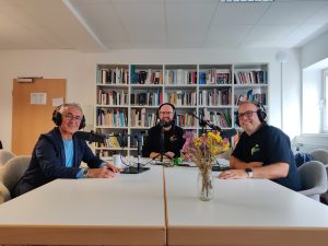 Die erste Podcastaufzeichung mit (v.l.n.r.) Turgut Yücksel (SPD), Simeon Harjung (BDKJ) und Stefan Salzmann (BDKJ)